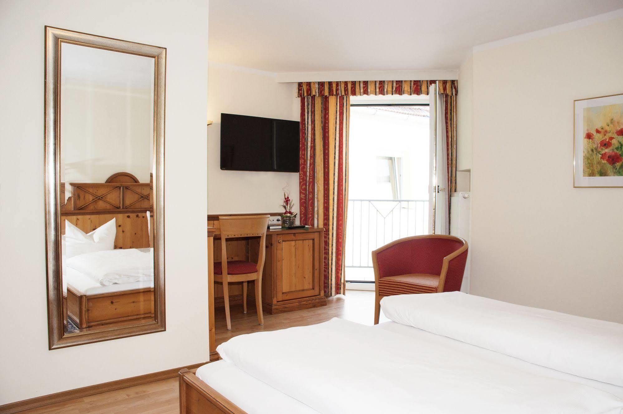 אוסטרהופן Hotel Bayrischer Loewe מראה חיצוני תמונה